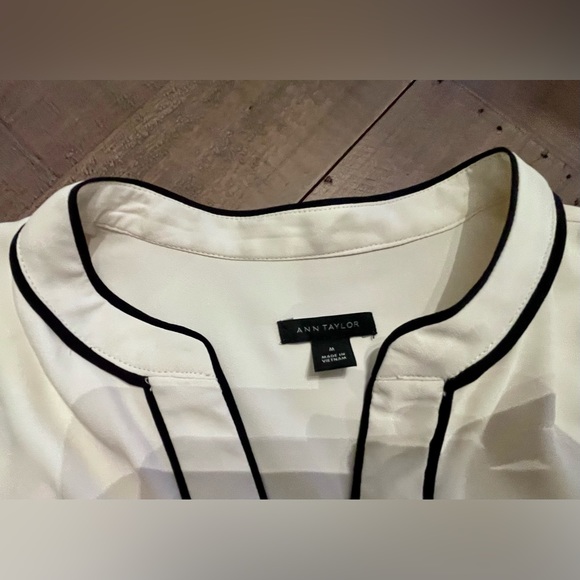 Ann Taylor Cream and Black Button-up Dress Shirt Size Medium - Picture 5 of 5